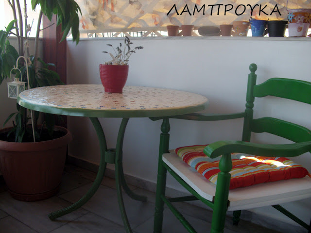 metamorfosi-trapeziou-me-psifides-kai-kareklas-me-sprei Μεταμόρφωση τραπεζιού με ψηφίδες και καρέκλας με σπρέι.