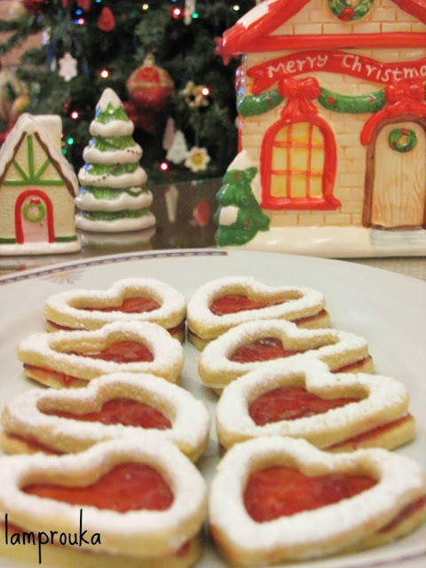 Χριστουγεννιάτικα μπισκότα με μαρμελάδα.