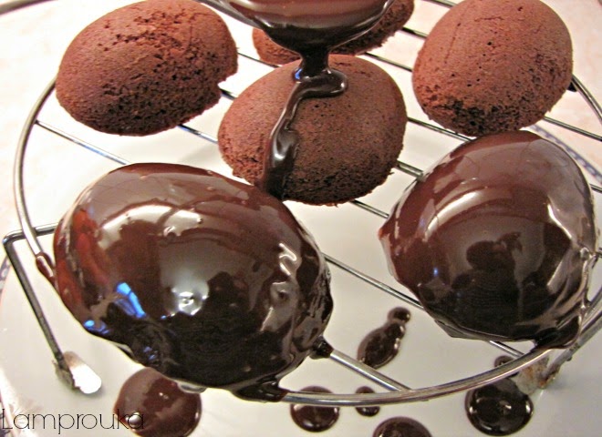 Σοκολατένια κεκάκια με γκανάς σοκολάτας