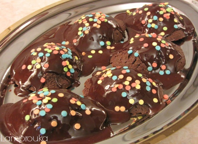 Σοκολατένια κεκάκια με γλάσο σοκολάτας