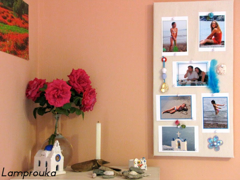 Καλοκαιρινή διακόσμηση στο υπνοδωμάτιο και πίνακας με φωτογραφίες