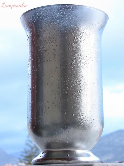 Εφέ παλιού καθρέφτη τεχνική mercury glass σε γυάλινα βάζα.