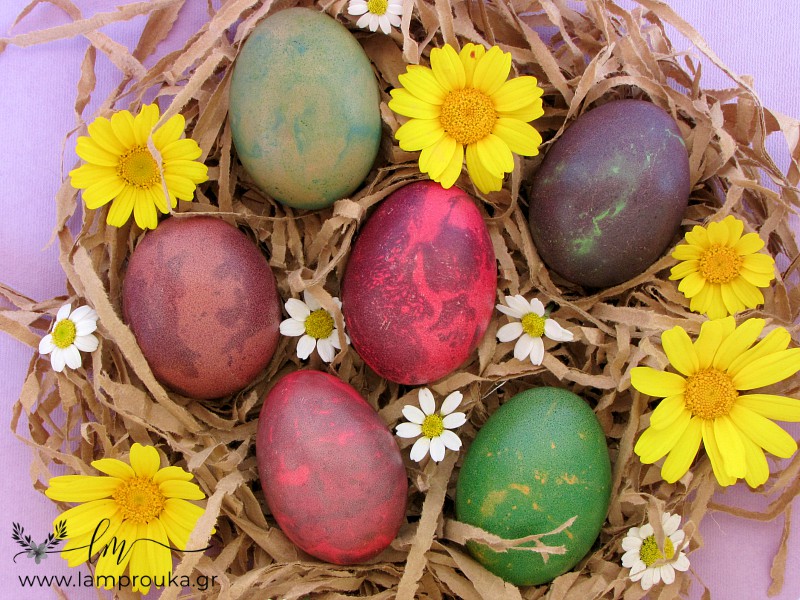 Εφέ μαρμάρου σε αυγά με χρώματα ζαχαροπλαστικής.