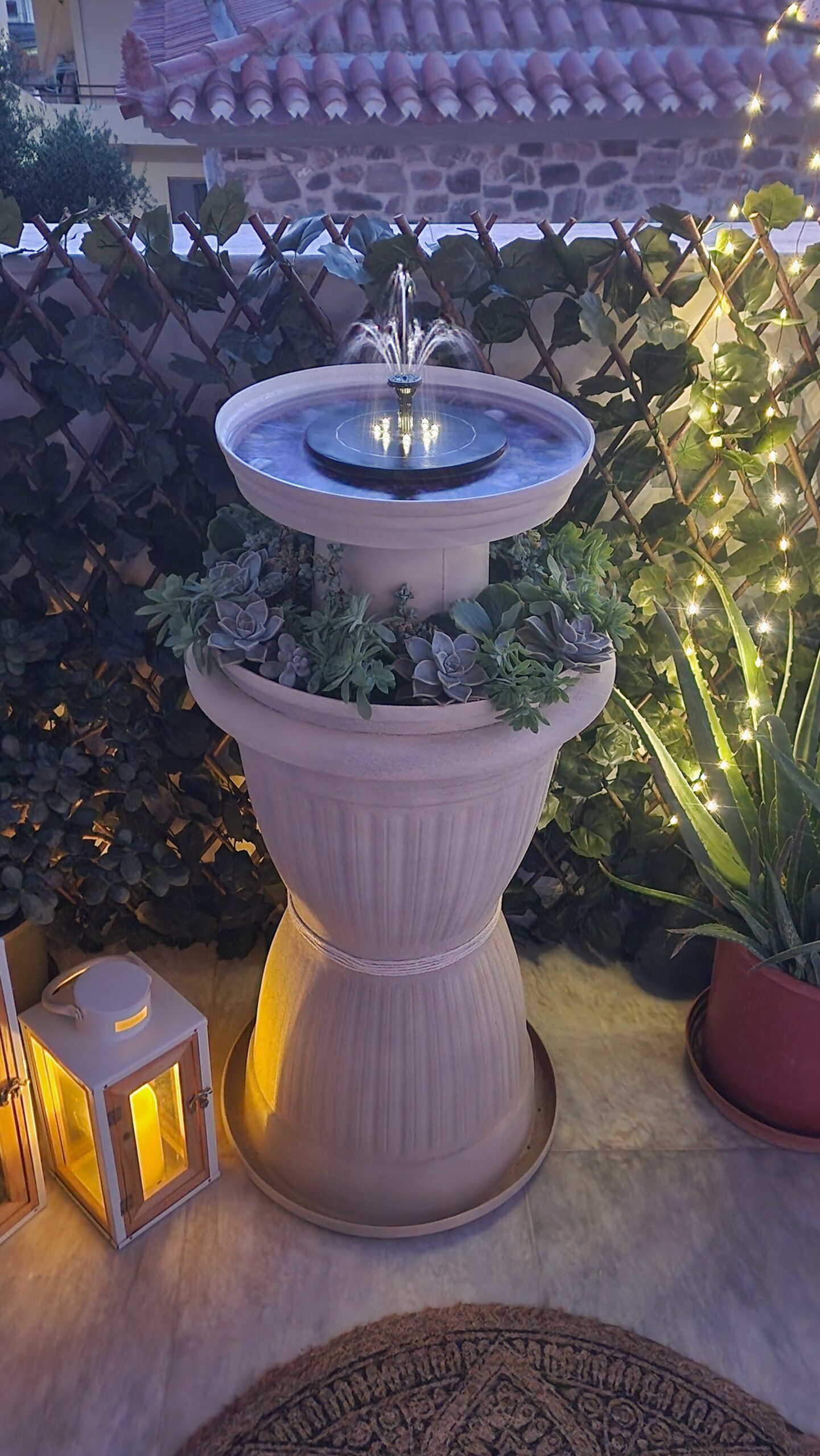 Diy συντριβάνι από παλιές γλάστρες 5 Diy ηλιακό συντριβάνι που λειτουργεί και τη νύχτα.